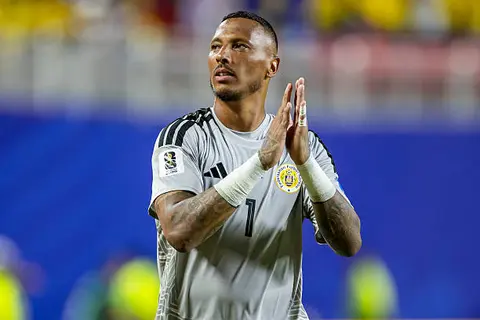 صنع التاريخ.. إلوي روم يضع منتخب كوراساو على خريطة كأس العالم